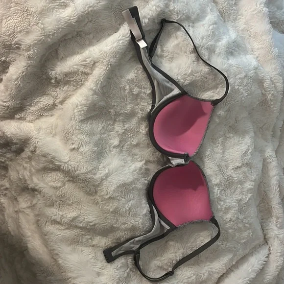 Victoria secret push up 34c - Picture 2 of 3